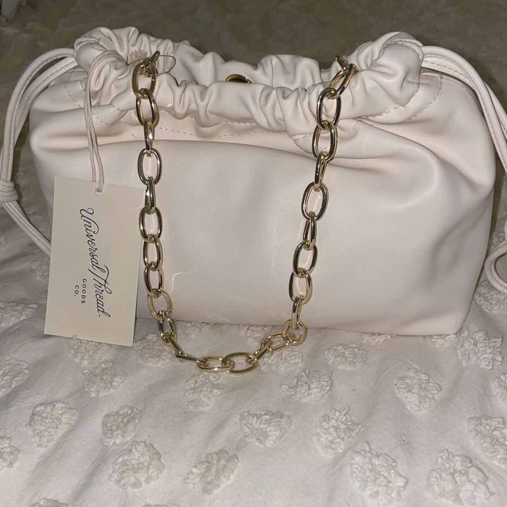 Chic White faux Leather Shoulder Bag with Gold Chain NEW with tag